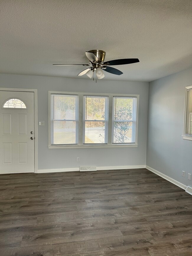 Photo - 405 Copeland Park