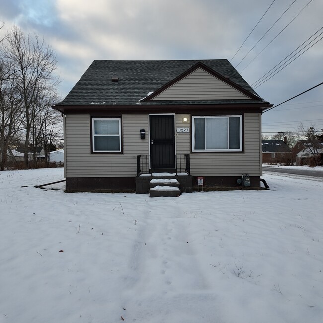 Photo - 9277 Vaughan St