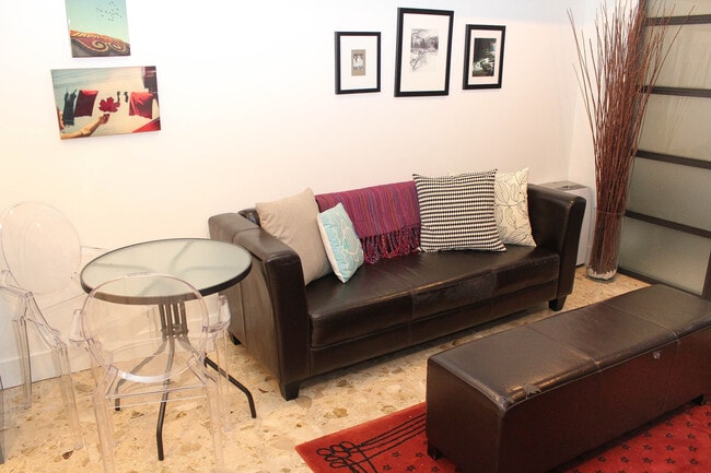 Photo - 445 Ontario St