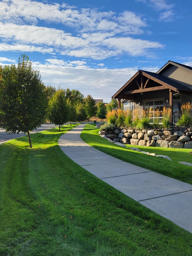 Building Photo - Riverside at Coyote Rock Rental
