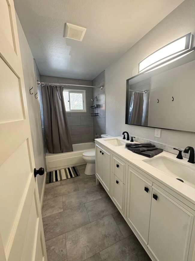 Photo - 718 N 10th St