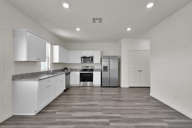 Building Photo - 14818 Calderon Dr