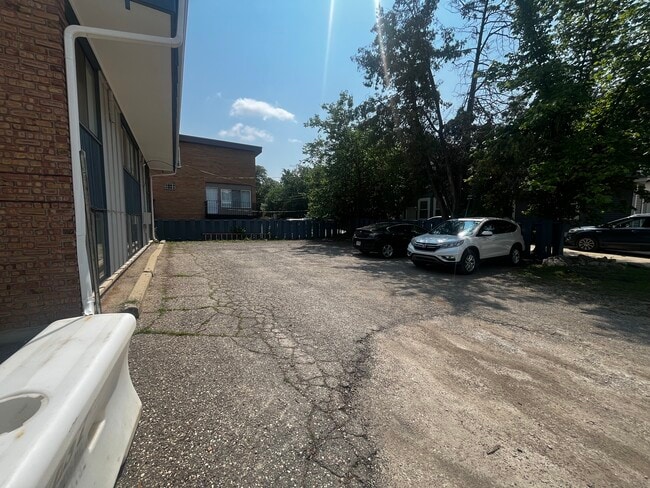 Photo - 402 Hill St