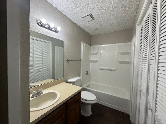 Photo - Trinity Meadows 1107/2103 Unidad 1107