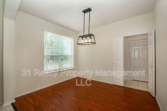 Photo - 5809 Deer Run Dr