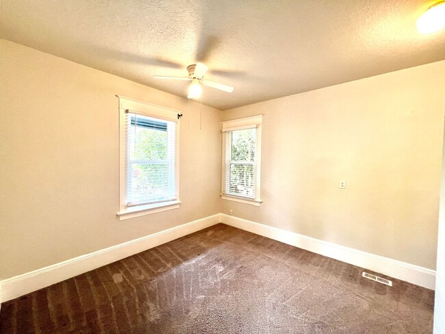 Photo - 2866 SE Long St
