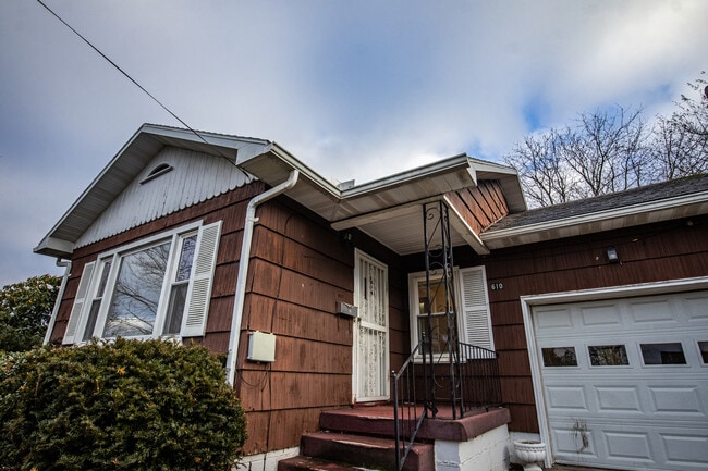 Photo - 610 Russell St