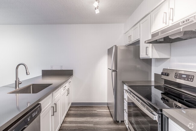 2BR, 2BA - 958SF