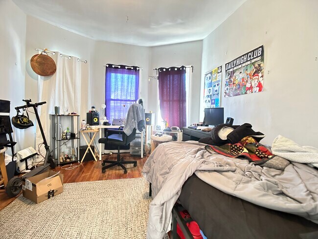 Photo - 72 Antwerp St