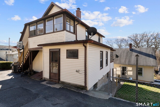 Building Photo - 48 Anderson St Unit 2