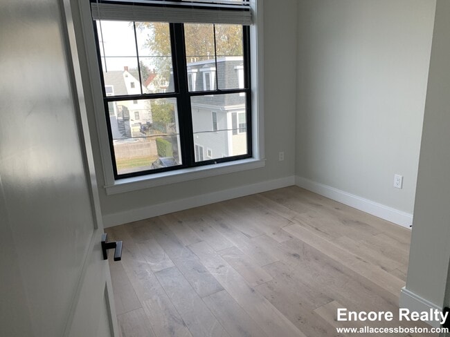 Photo - 158 Everett St Unit 203