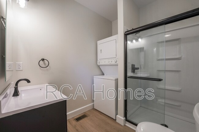 Photo - 909 St Peter St