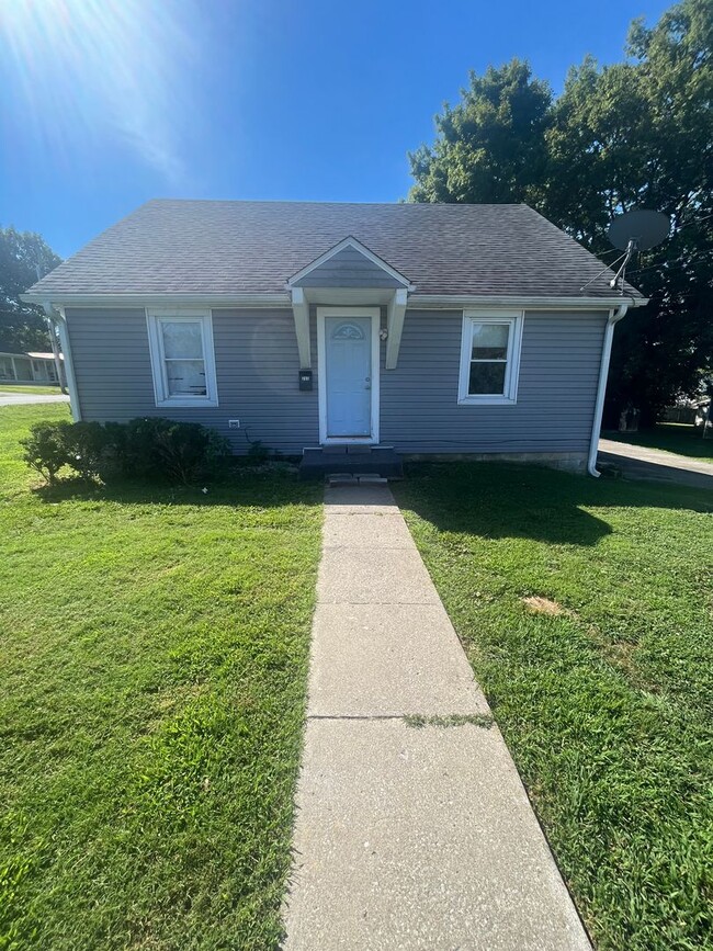 Gorgeous renovated 3 bedroom house! - Gorgeous renovated 3 bedroom house!