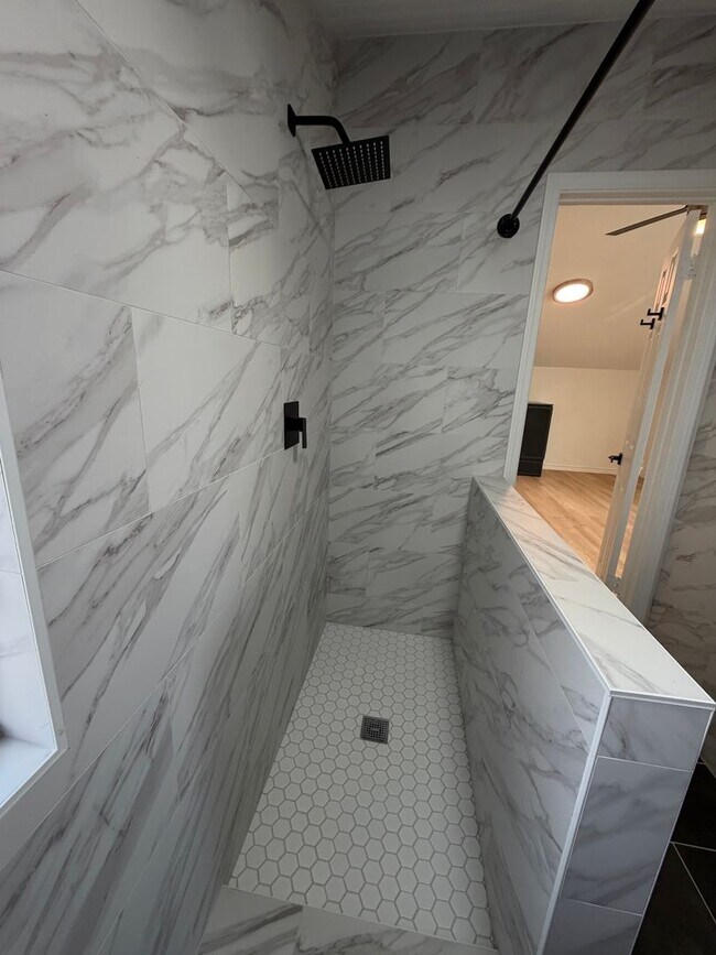 Photo - 2016 E 11th St Unit Upstairs