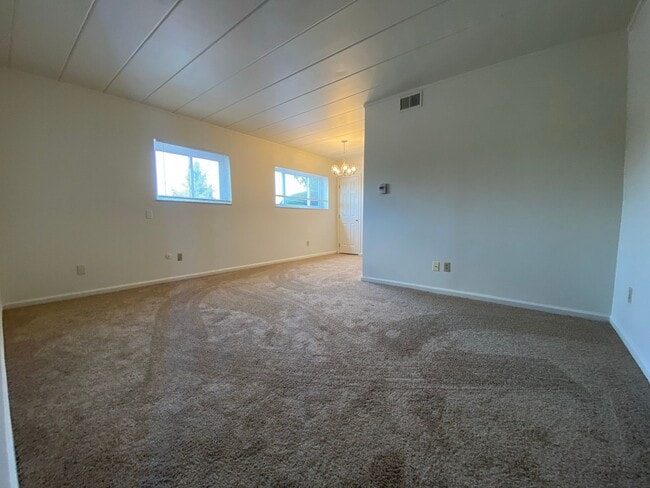 Photo - Four Seasons Apartments