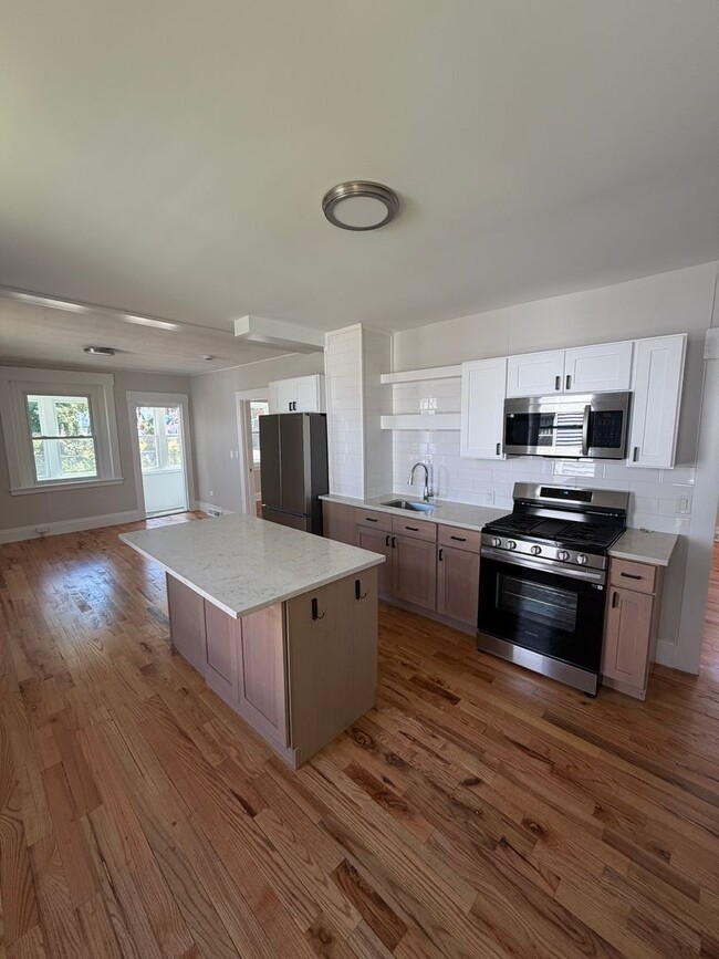 Building Photo - 1 Webb St Unit Apt 1