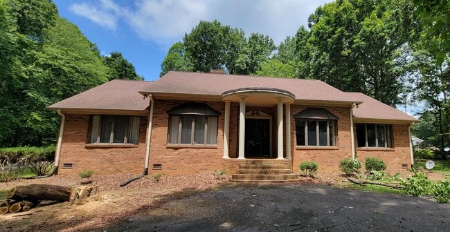 Building Photo - 3021 Puetts Chapel Rd Rental