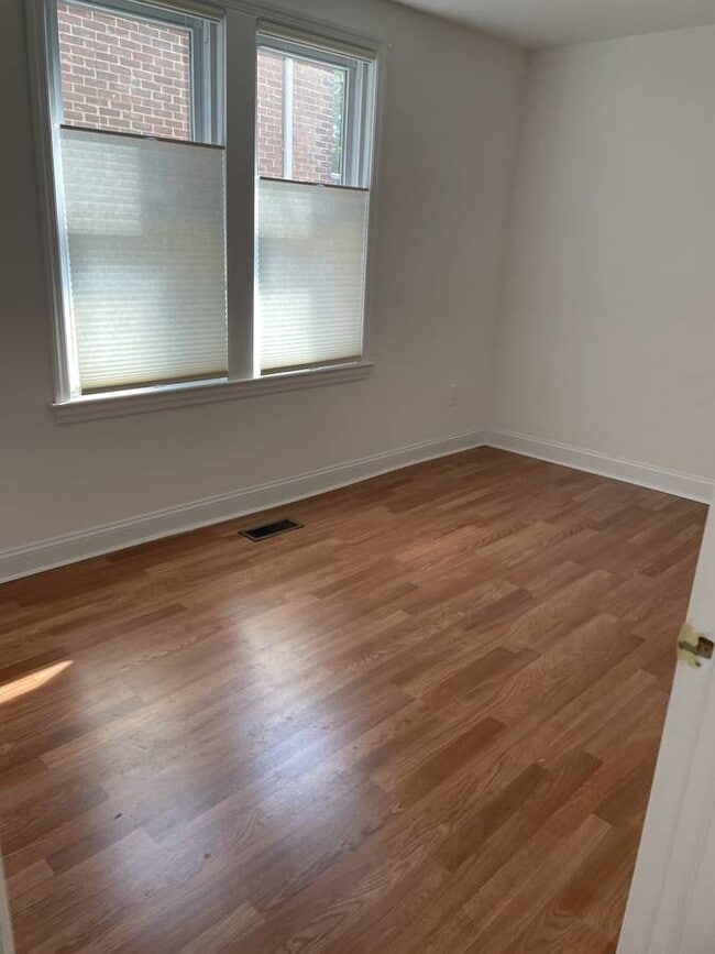 Photo - 128-130 River Road Ext