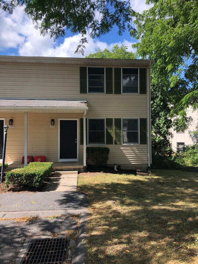 114 E Cherry Ln Condo For Rent in State College, PA