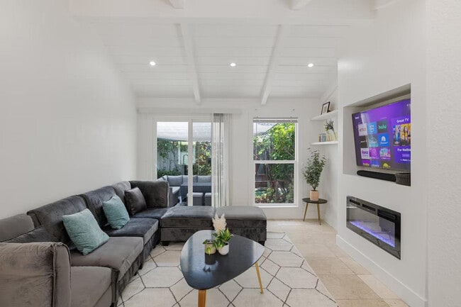 Building Photo - 398 Pinehurst Ave Unit ID1310556P Rental