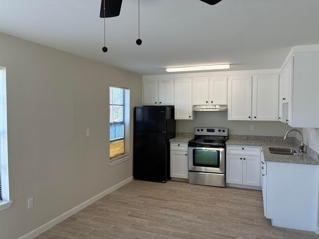 Photo - 705 Bustamante St Unit 4