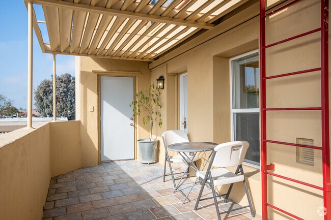 Patio - 411 California Ave