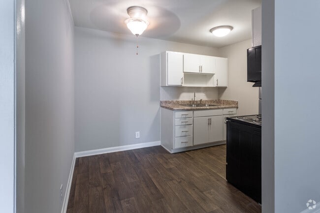 1 BR, 1 BA - 550 SF - Condos @ The Villager