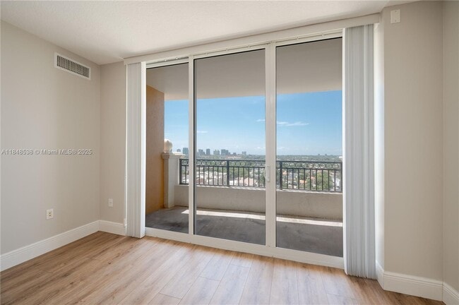 Building Photo - 3232 SW 22nd Terrace Unit 1405 Rental