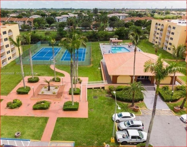 Building Photo - 7000 NW 186th St Unit 4-126A