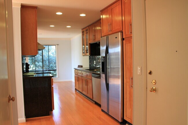 Photo - 4 Admiral Dr Unit B427