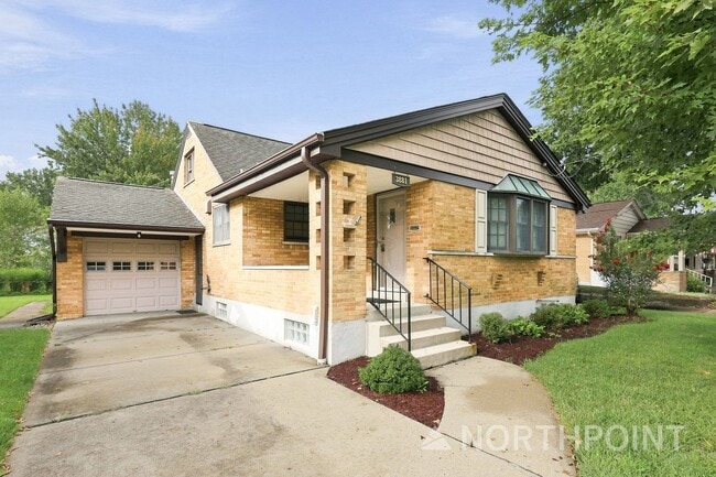 Building Photo - 3881 Matson Ave