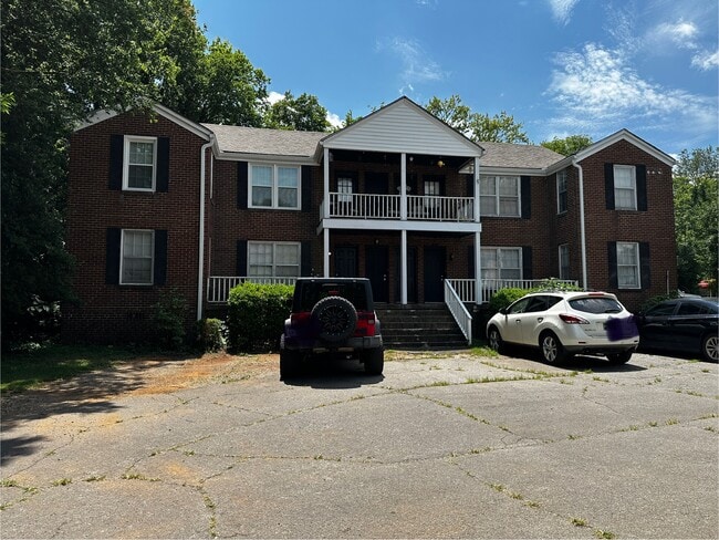 Building Photo - 724 Lawrence Ave Unit 724 Lawrence Ave
