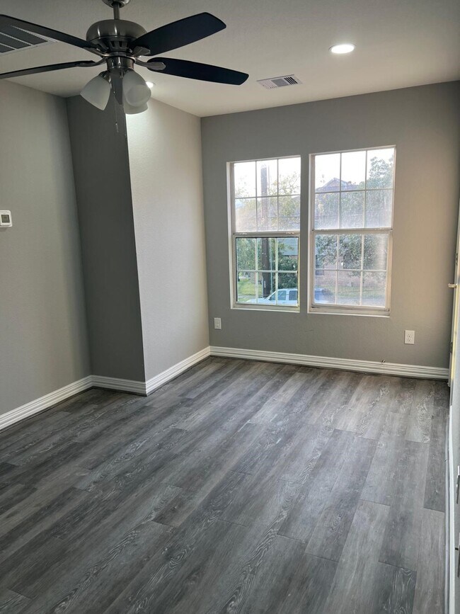 Photo - 4011 Delano St Unidad 4