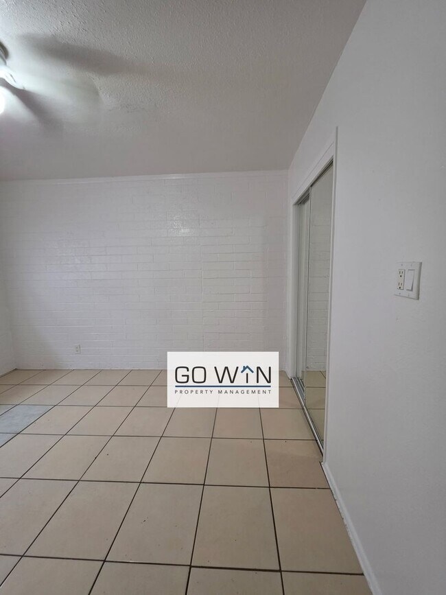 Photo - 9837 N 11th Ave Unit 3