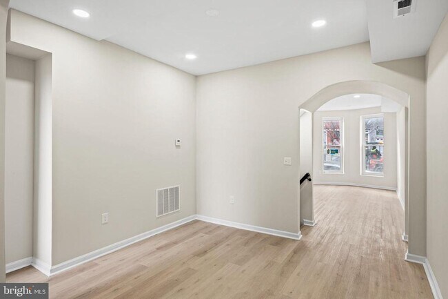 Photo - 139 N Lakewood Ave