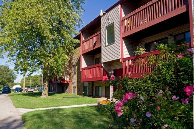 Briarwood Village Apartments - Briarwood Village