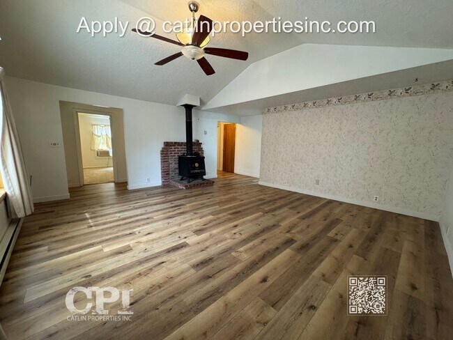 Photo - MOVE IN SPECIAL -  1/2 FIRST MONTHS RENT!!