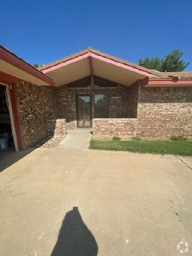 Building Photo - Beautiful 3 Bed Home! Zia School District!