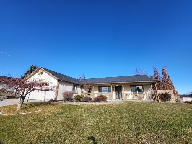 Building Photo - 820 Amador Ct