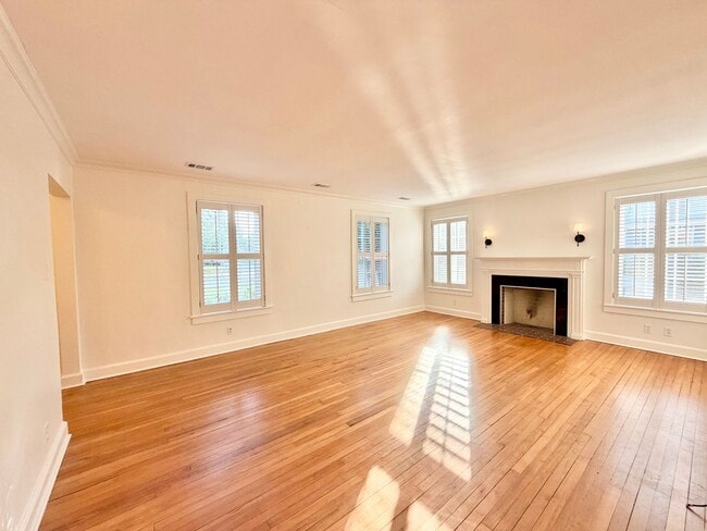 Photo - 3/2 Duplex Conveniently Situated in an Established Neighborhood!