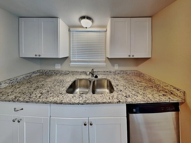 Photo - 9909 Garland Dr