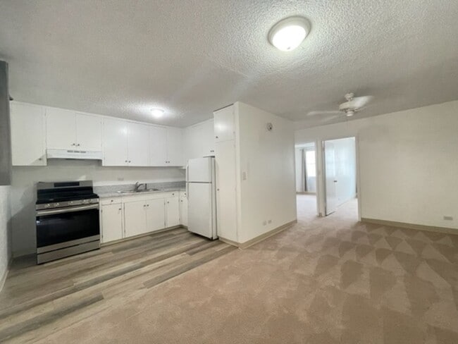 Building Photo - 2 Bedroom, 1 Bathroom, 1 Parking (Salt Lake) Unit 313 Rental