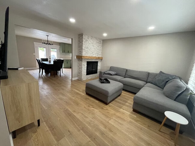 Building Photo - 3638 N 90th Ave Unit ID1313855P
