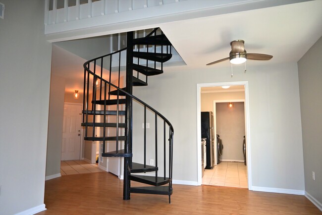 Building Photo - 2553 Stockbridge Dr Unit b