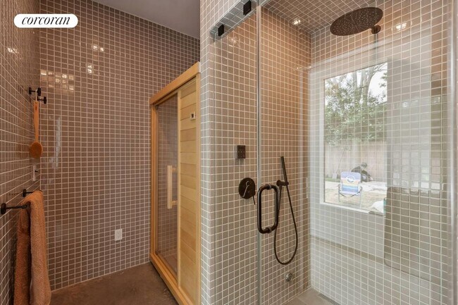 Photo - 47 Accabonac Rd