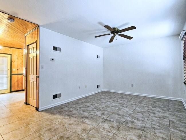 Photo - 160 Northwood Ct