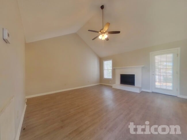 Photo - 529 Ferncliffe Rd