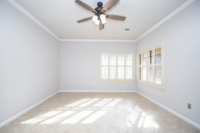 Building Photo - 4402 Jamaica Dr