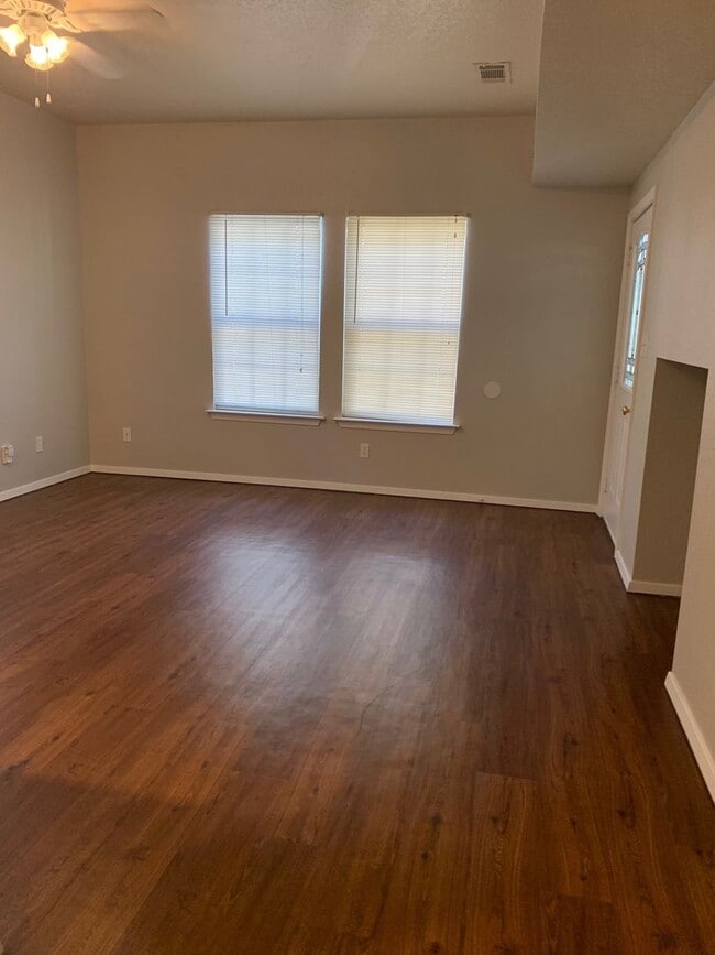 Building Photo - 2206 Pennsylvania Ave Unit B