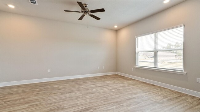 Photo - LOTS OF AMENITIES AND CONVENIENT COMMUTE!